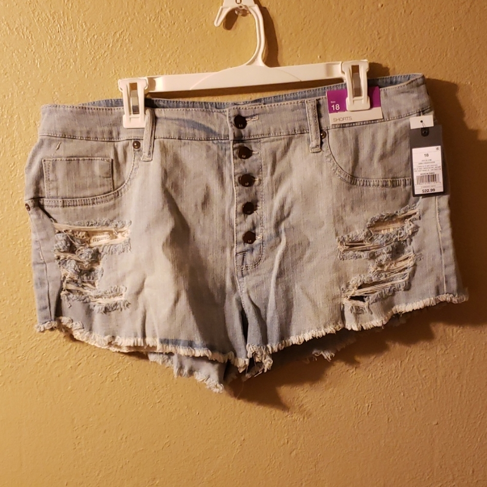 Adorable 5 button shorts